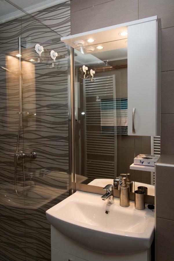 Studio Apartman Zdral داروفار المظهر الخارجي الصورة