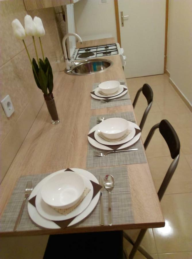 Studio Apartman Zdral داروفار المظهر الخارجي الصورة